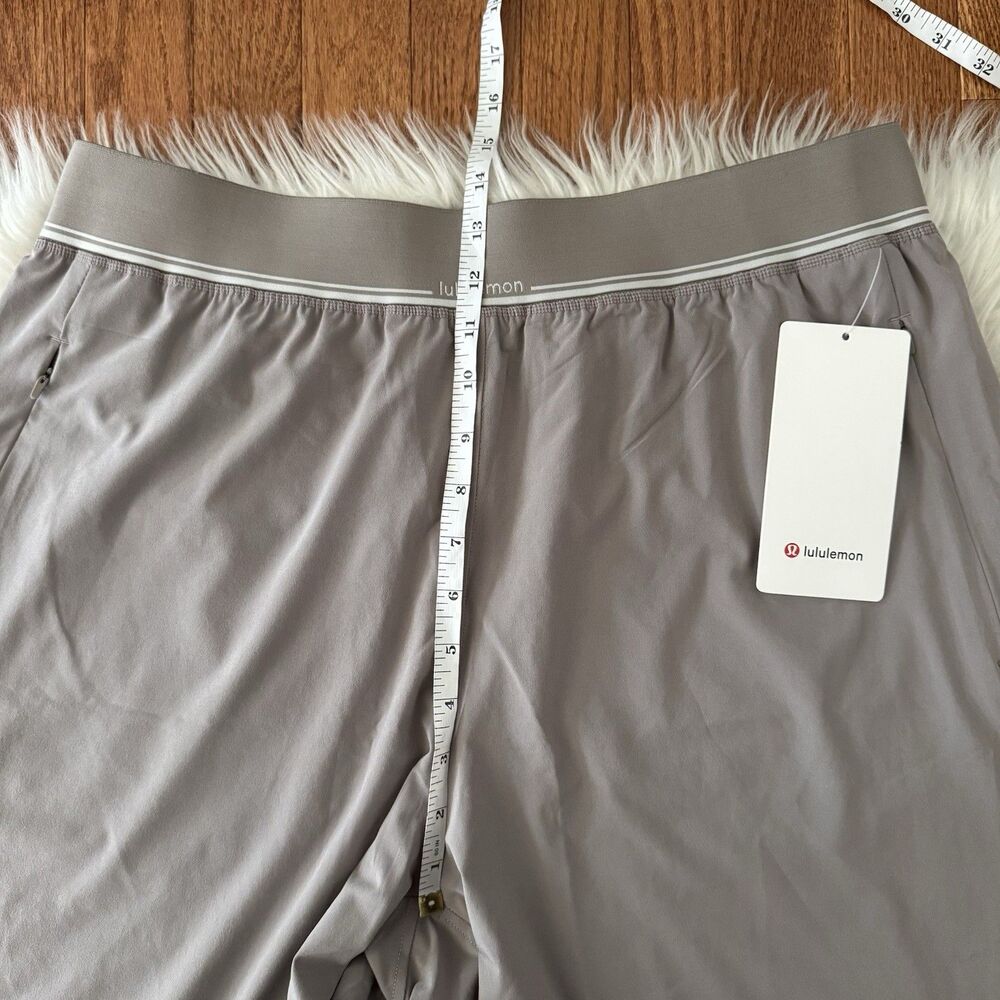 Lululemon Swift Relaxed Shorts 9” Logo Waistband Women’s XL Warm Ash Grey NWT - Picture 13 of 16